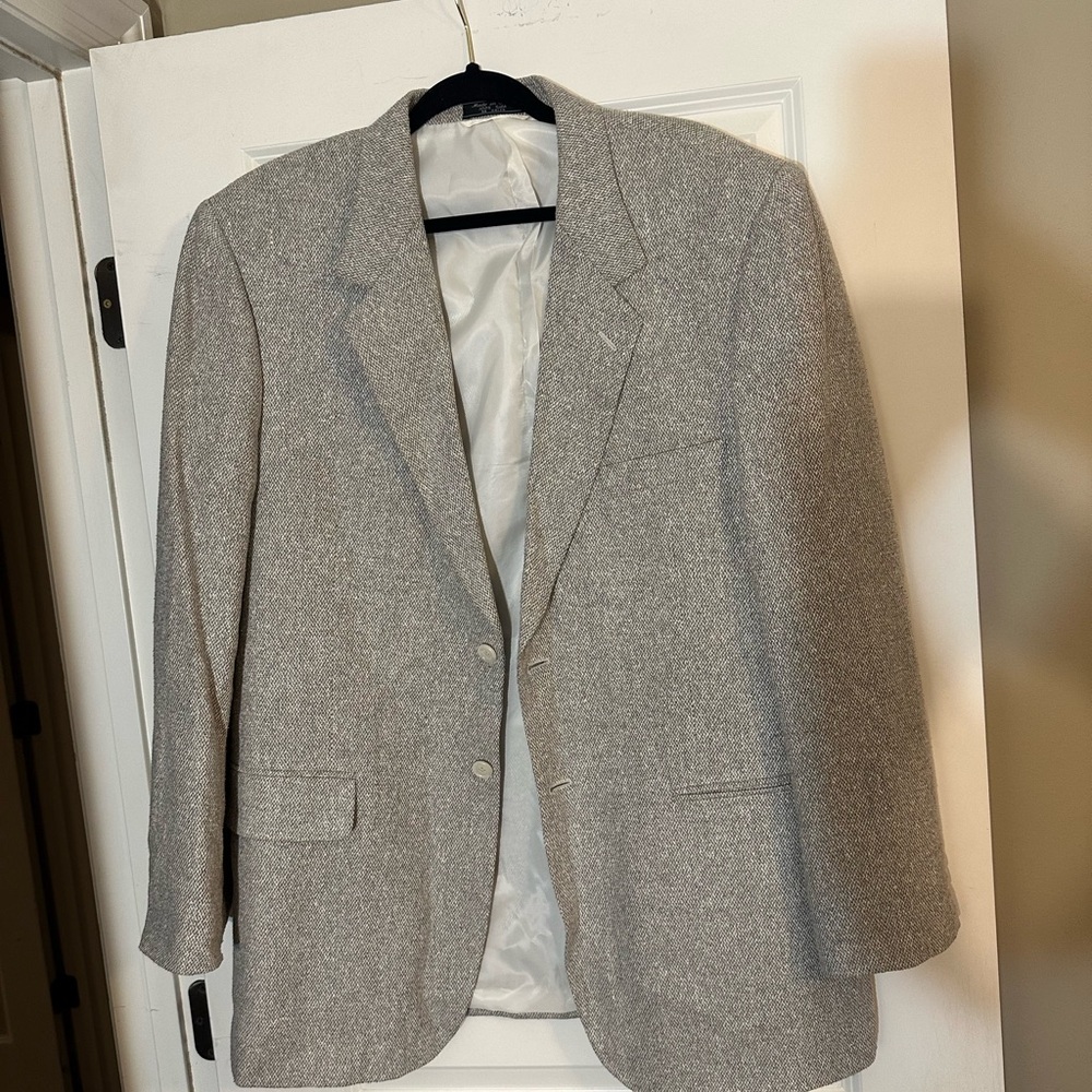 Gray Sport Coat with Classic Elegance